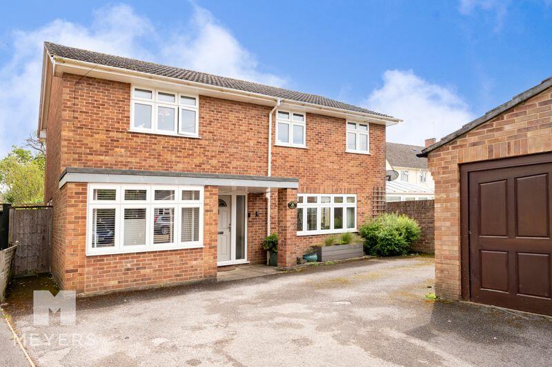 4 bedroom detached house for sale in Eastfield Lane, Ringwood, BH24