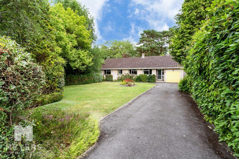 3 bedroom detached house for sale in St. Leonards Way, Ashley Heath