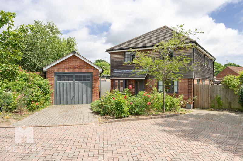 4 bedroom detached house for sale in Potters Place, Verwood, BH31 , BH31