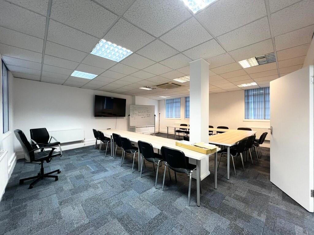 Main image of property: Grand Arcade, N12