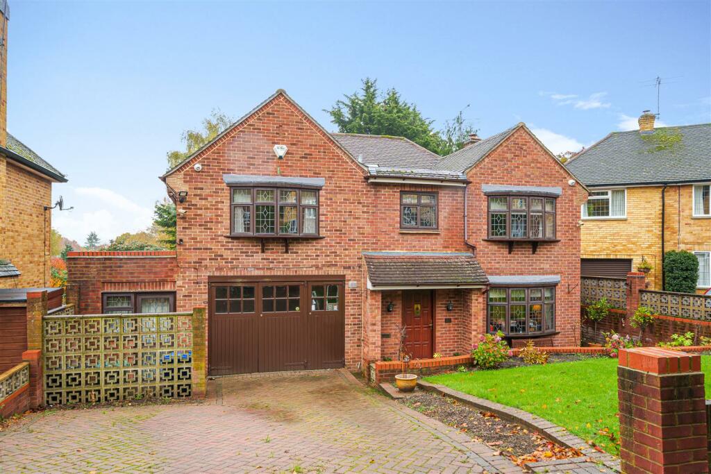 4 bedroom detached house for sale in Rushington Avenue, Maidenhead, SL6