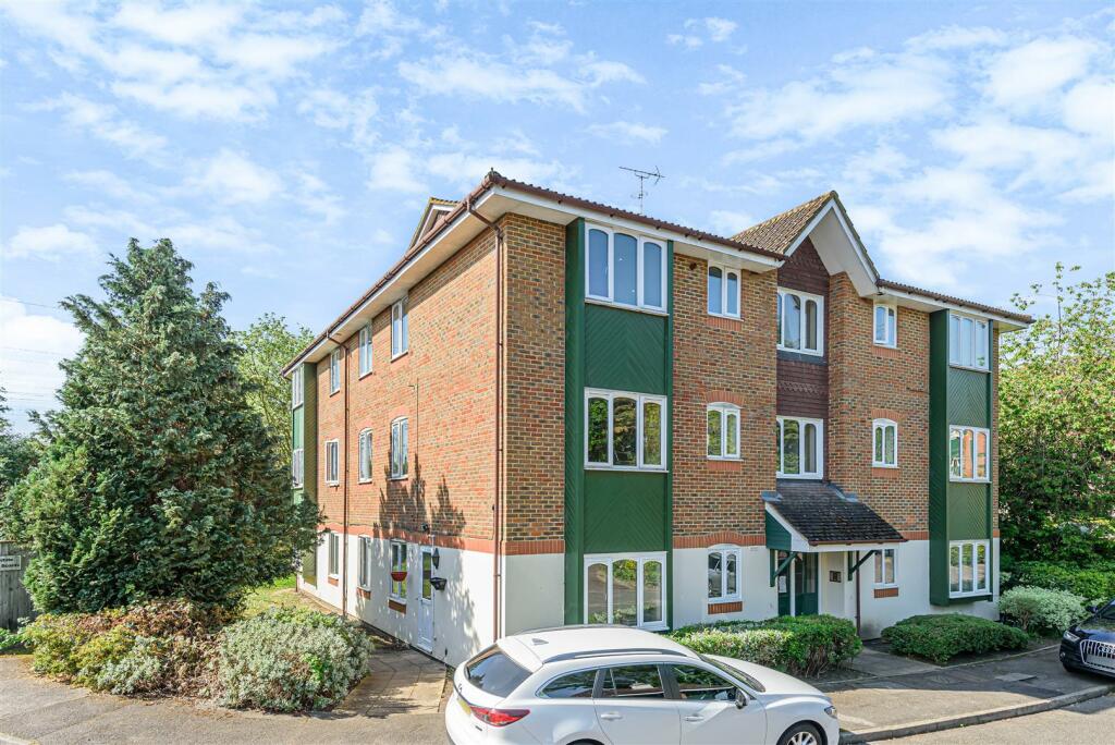 1 bedroom apartment for sale in Missenden Gardens, Burnham, SL1