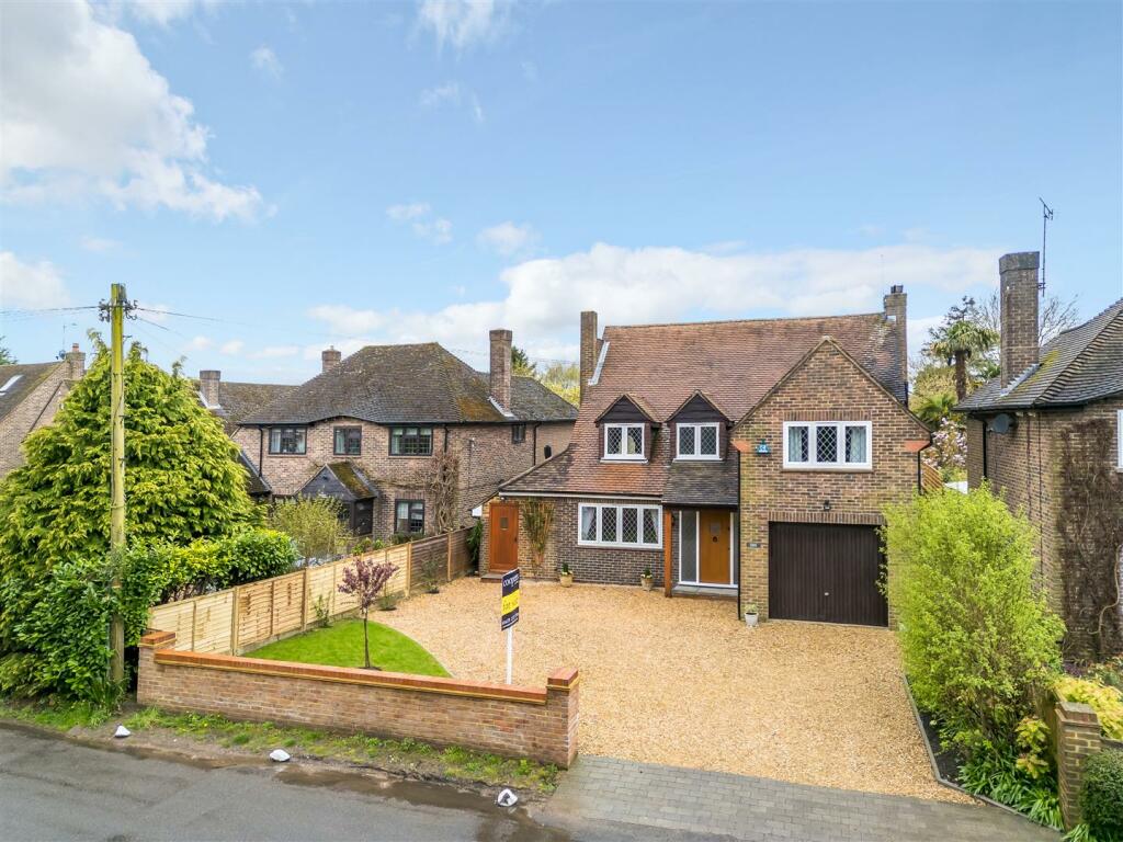 4 bedroom detached house for sale in Coronation Road, Littlewick Green, SL6