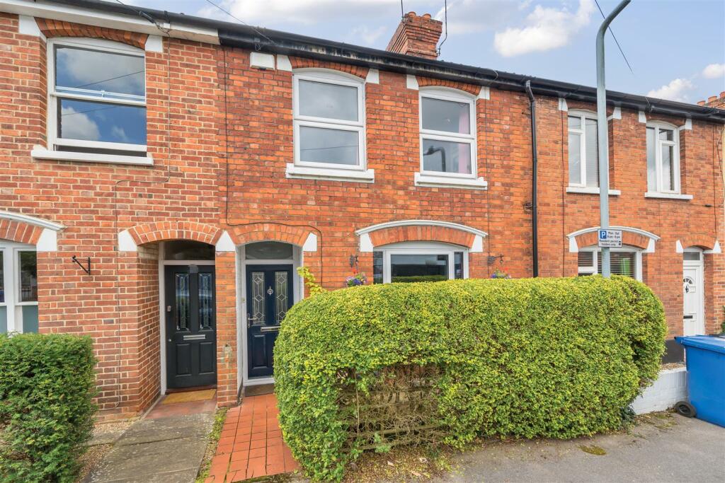 2 bedroom terraced house for sale in Bell Street, Maidenhead, SL6