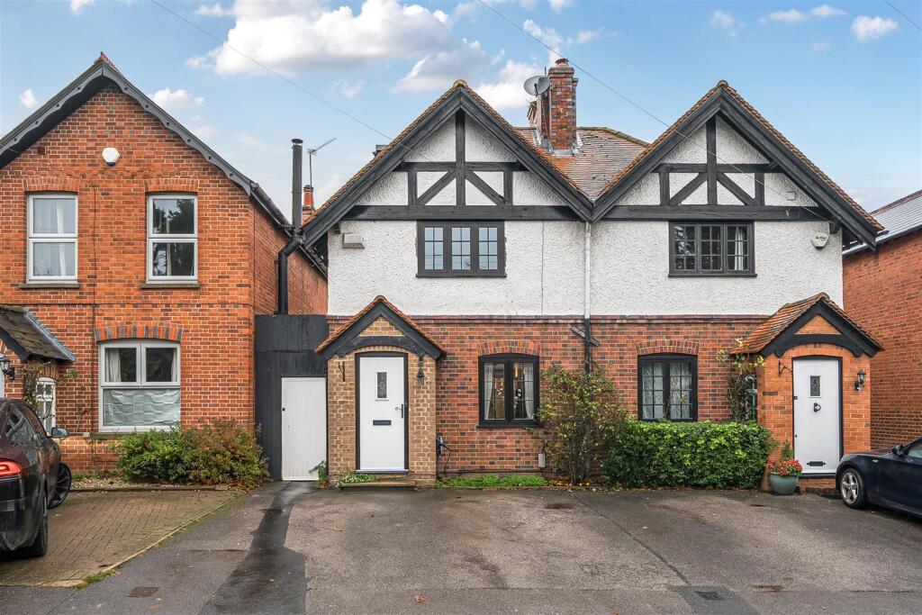 Main image of property: Burchetts Green Road, Burchetts Green, Maidenhead, SL6