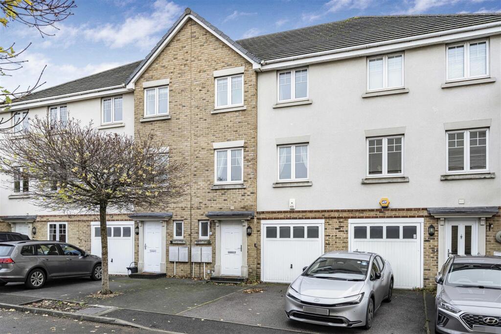 Main image of property: Kingsquarter, Oldfield, Maidenhead, SL6