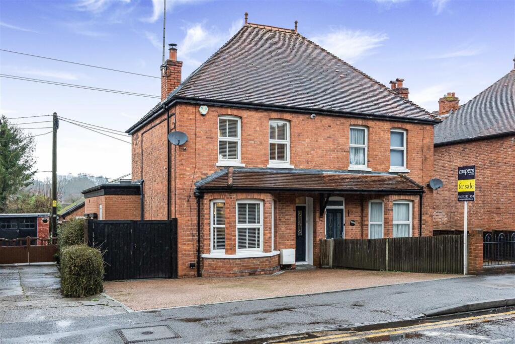 Main image of property: The Terrace, Knowl Hill, RG10