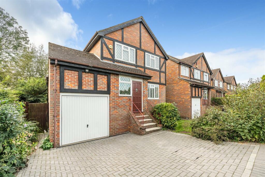4 bedroom detached house for sale in Green Lane, Maidenhead, SL6