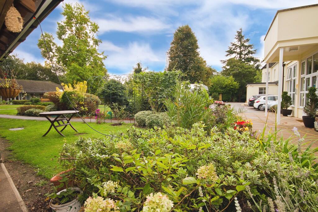 2 bedroom flat for sale in Chorleywood Lodge, Chorleywood Lodge Lane, Chorleywood, WD3