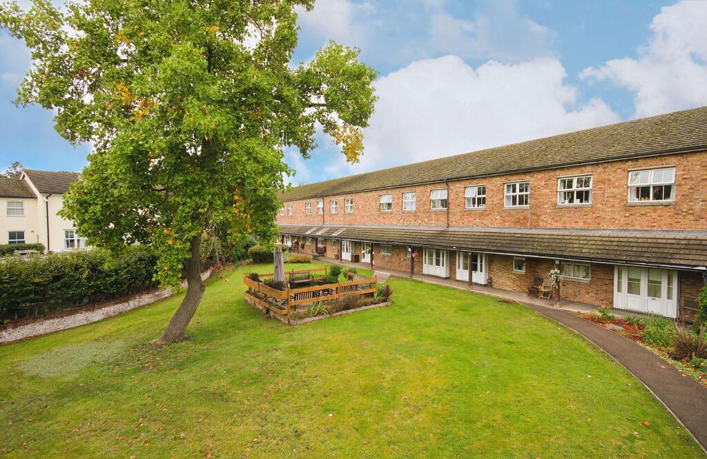 2 bedroom flat for sale in Chorleywood Lodge Lane, Chorleywood, WD3