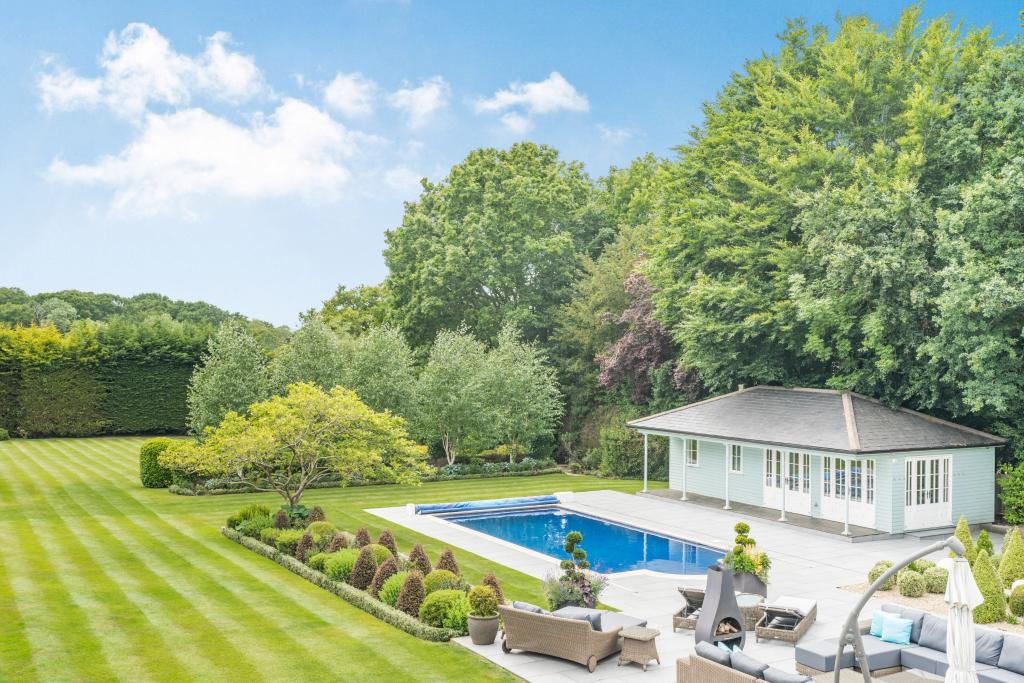 7 bedroom detached house for sale in Chalfont Lane, Chorleywood, WD3