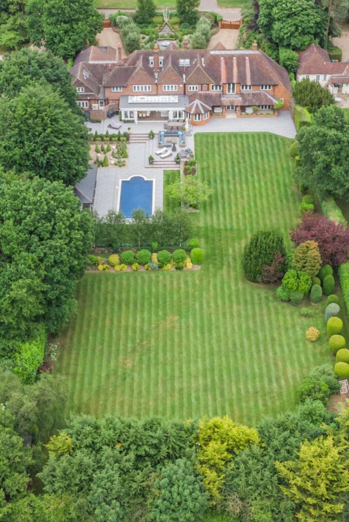 7 bedroom detached house for sale in Chalfont Lane, Chorleywood, WD3