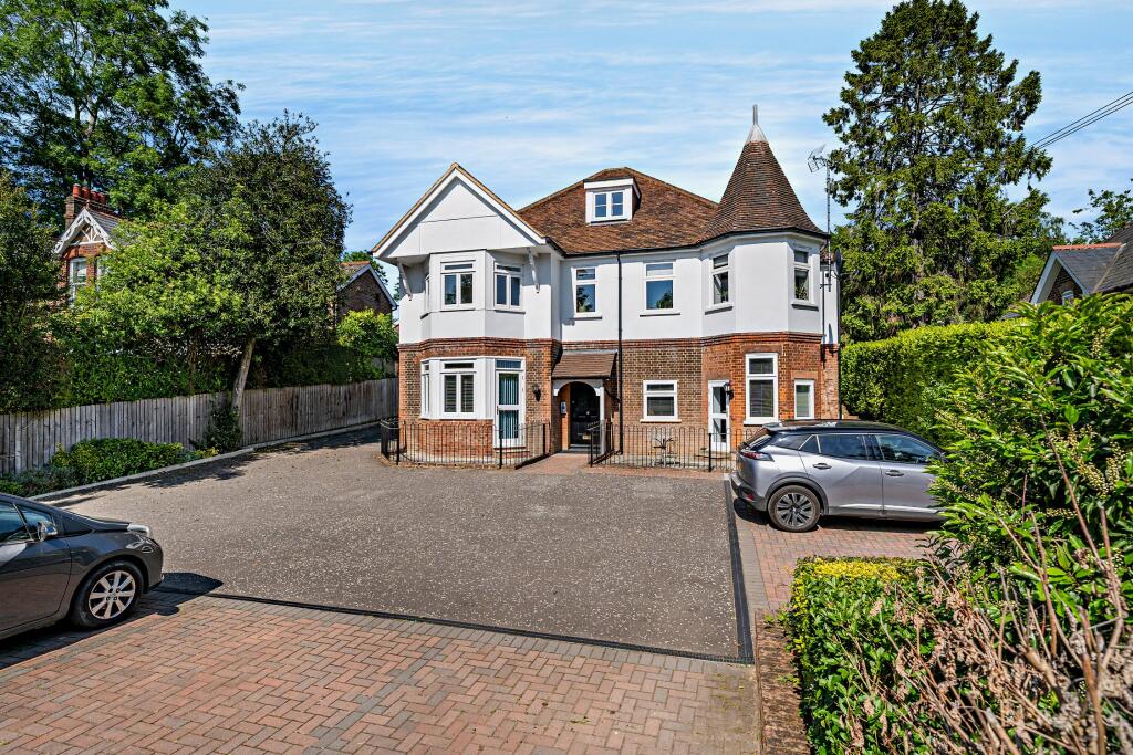 2 bedroom flat for sale in Charlewoode House, Beulah Place, Common Road