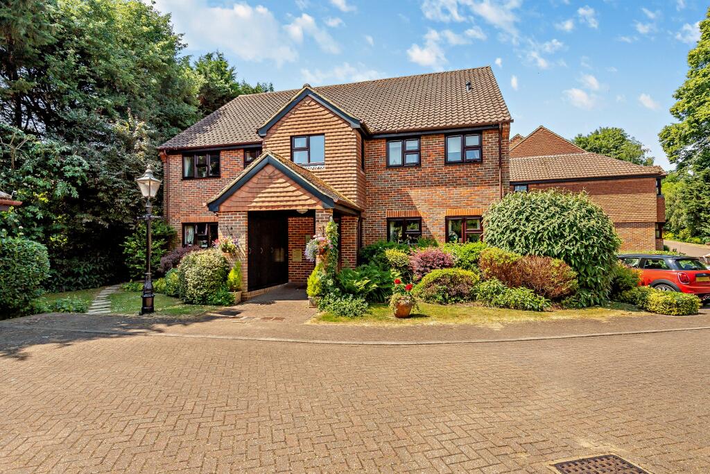 2 bedroom apartment for sale in Turneys Orchard, Chorleywood, Herts, WD3 5SA, WD3