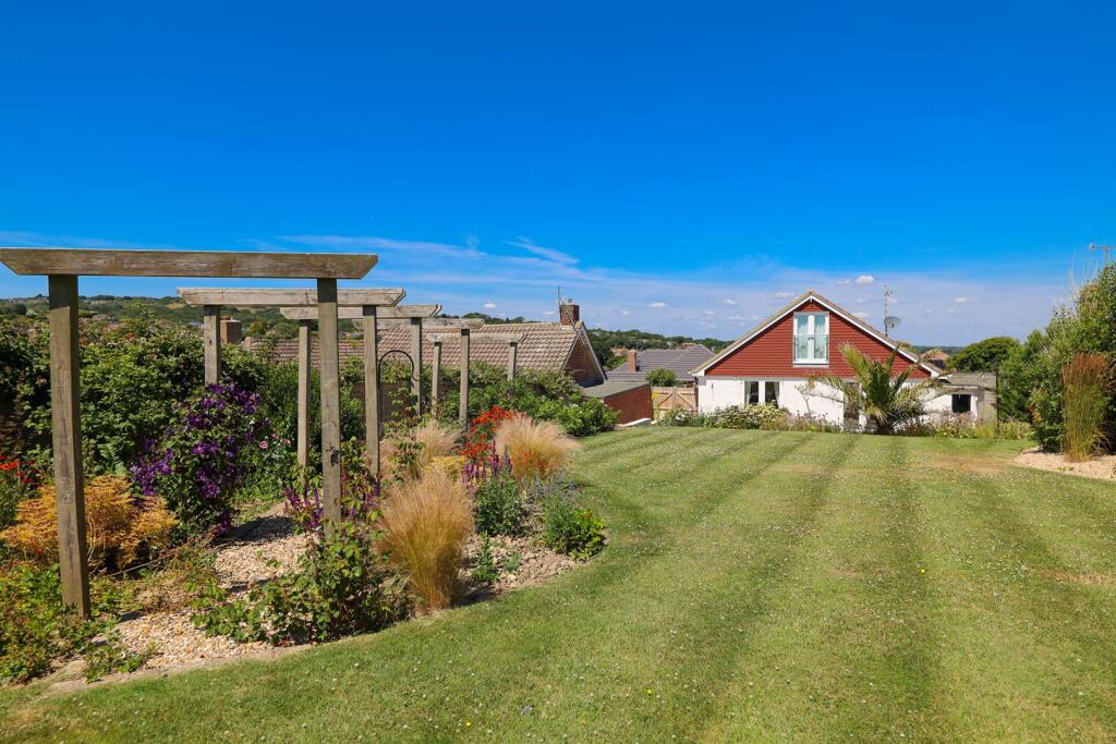 3 bedroom detached house for sale in Heather Way, Fairlight, TN35