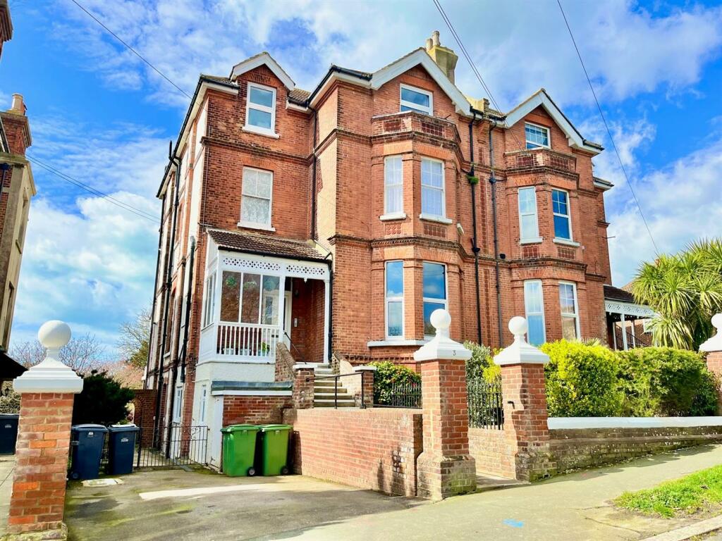 2 bedroom flat for sale in Wykeham Road, Hastings, TN34