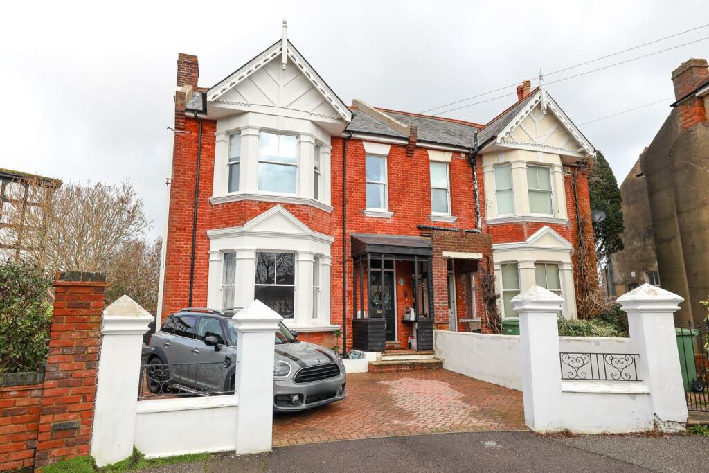 4 bedroom semidetached house for sale in St. Helens Crescent, Hastings