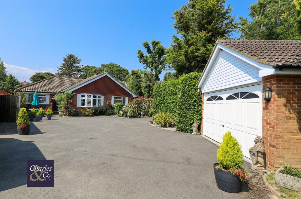 4 bedroom detached bungalow for sale in Lower Waites Lane, Fairlight, TN35