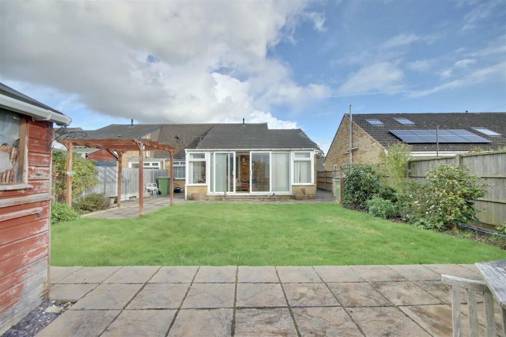 2 bedroom bungalow for sale in Magnolia Close, Fareham, PO14