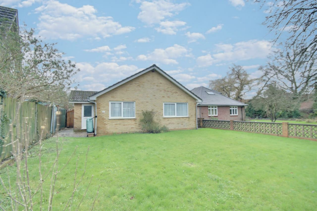 2 bedroom detached bungalow for sale in Funtley Hill, Fareham, PO16