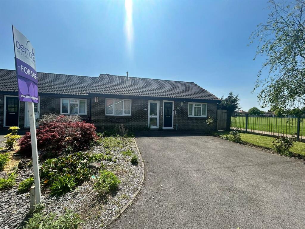 1 bedroom terraced bungalow for sale in Curtiss Gardens, Gosport, PO12