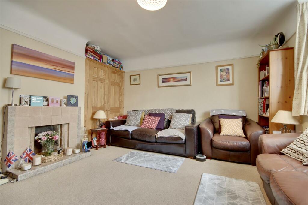 3 bedroom semidetached house for sale in Uplands Crescent, Fareham