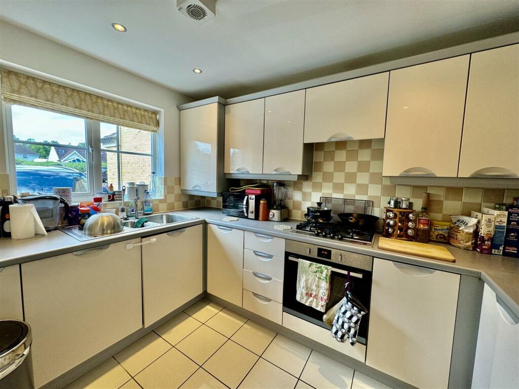 4 bedroom semidetached house for sale in Sunlight Gardens, Fareham
