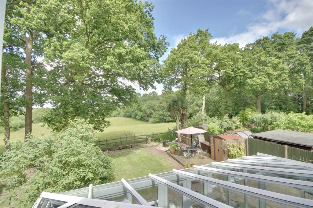 3 bedroom semidetached house for sale in Abbeyfield Drive, Fareham, PO15