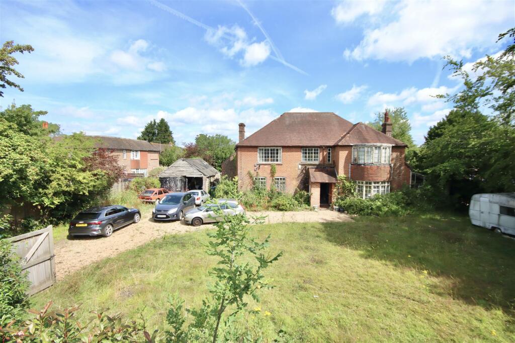 Main image of property: The Avenue, Fareham