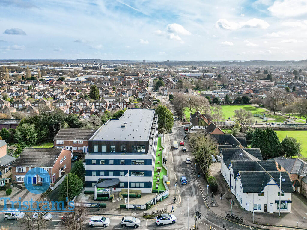 Main image of property: 5Bed, 5Bath - Broadgate, Beeston