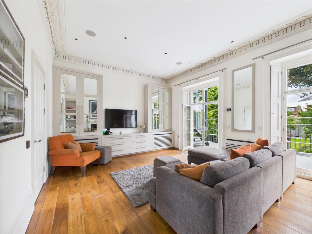 Main image of property: Castelnau, London