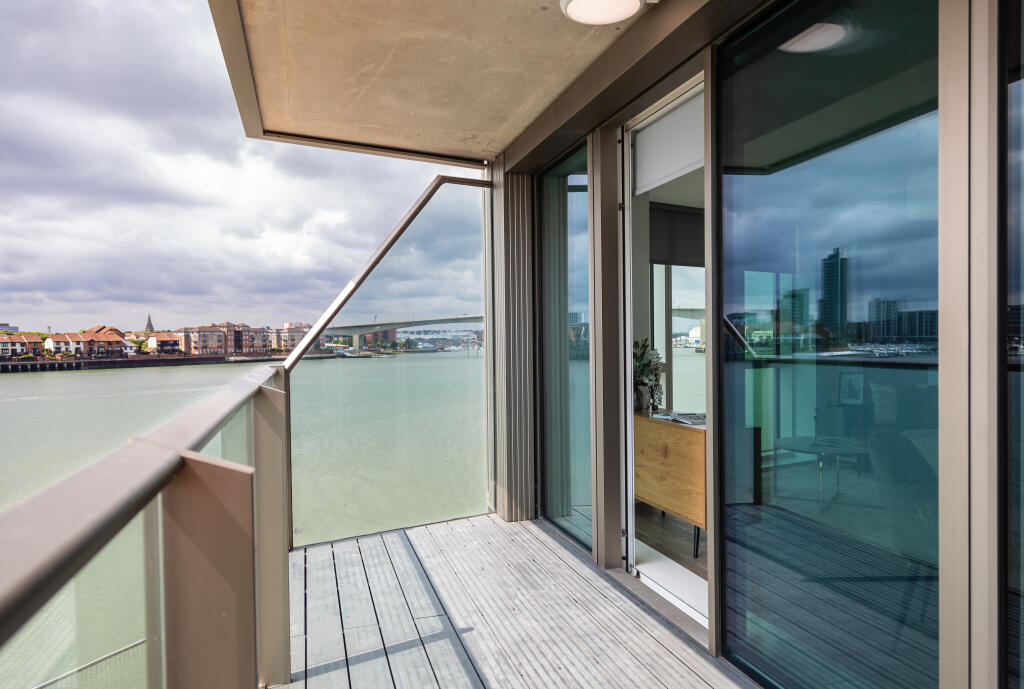 Main image of property: Centenary Plaza, Southampton, Hampshire, SO19