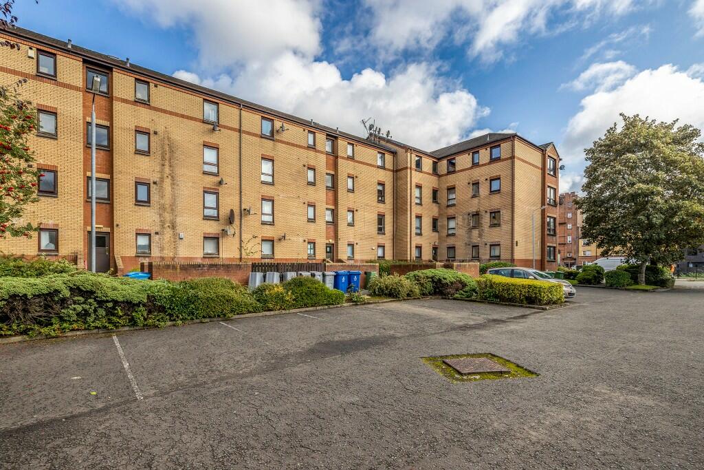 Gibson Street, Barrowlands, G40 2SN 1 bed flat - £69,950