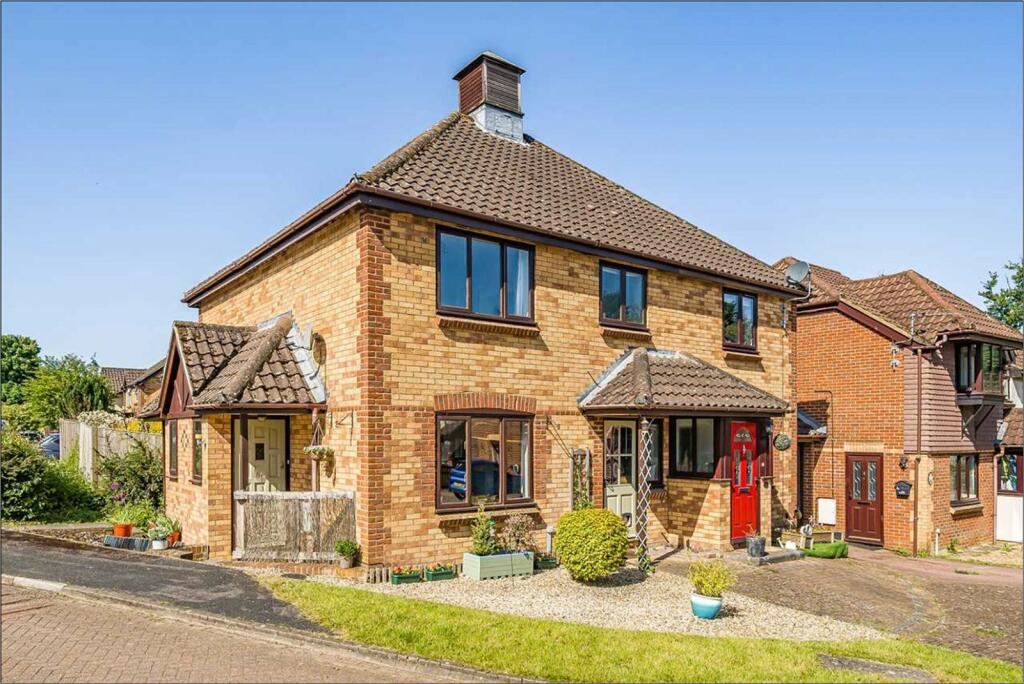 1 bedroom end of terrace house for sale in Smiths Mead, North Waltham