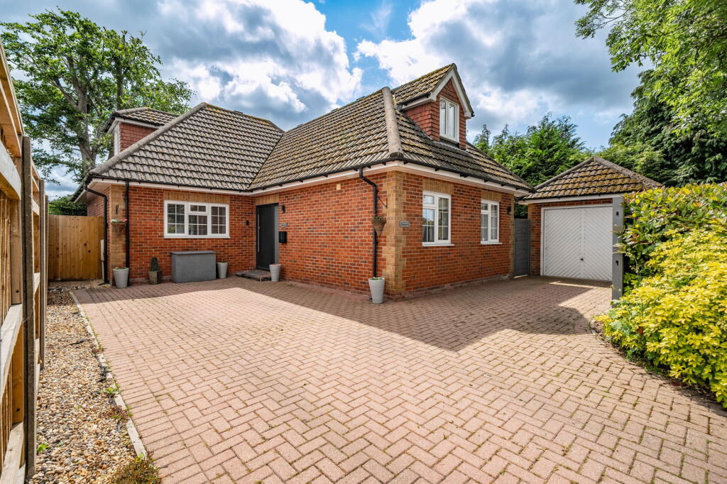 Main image of property: Hunters Close, Oakley, Basingstoke, RG23 7BG