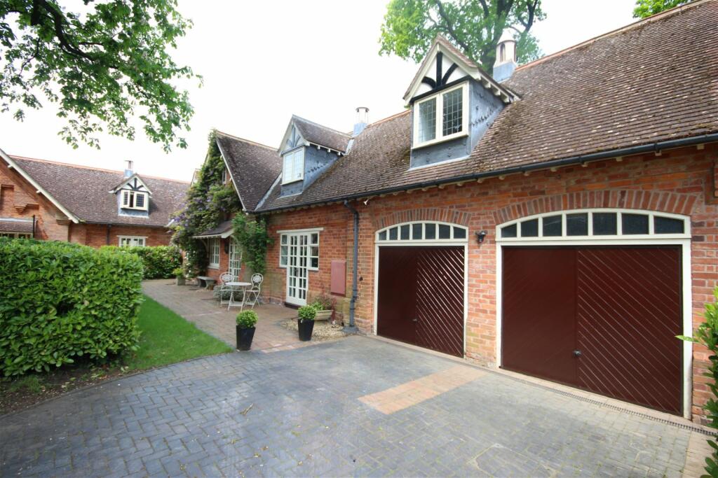 3 bedroom barn conversion for sale in Rolleston Old Stables, Rolleston, LE7
