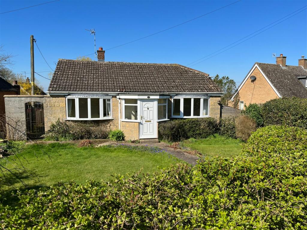 3 bedroom detached bungalow for sale in Melton Road, Waltham On The