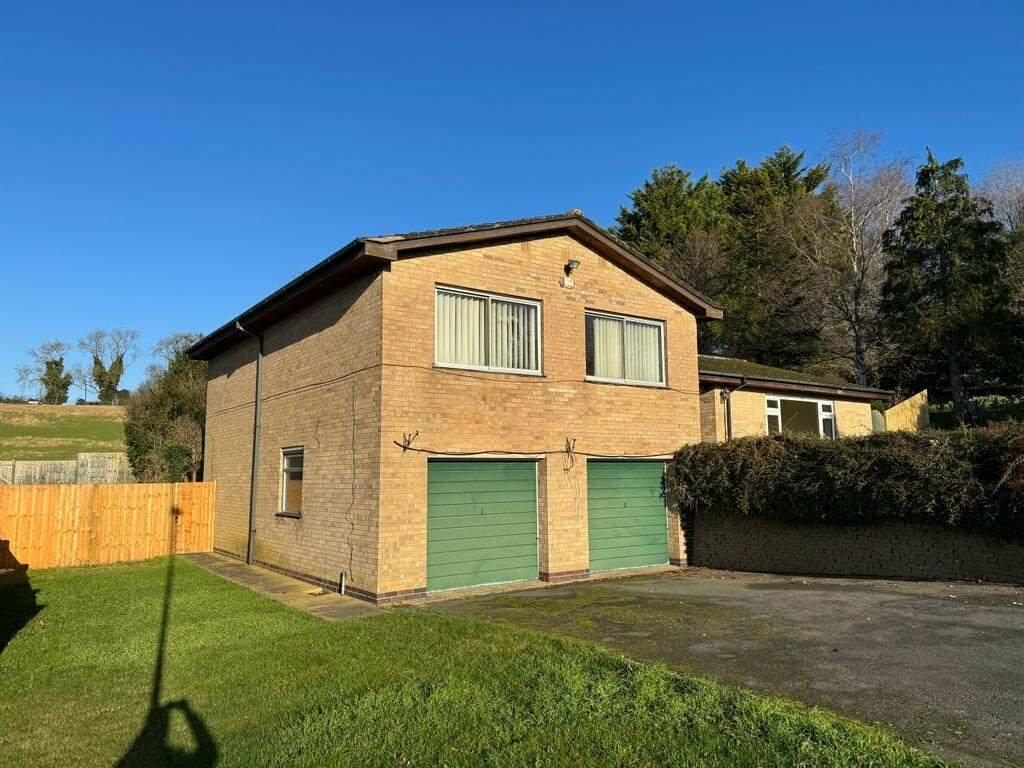 4 bedroom detached house for sale in Hillside Drive, Grantham, NG31