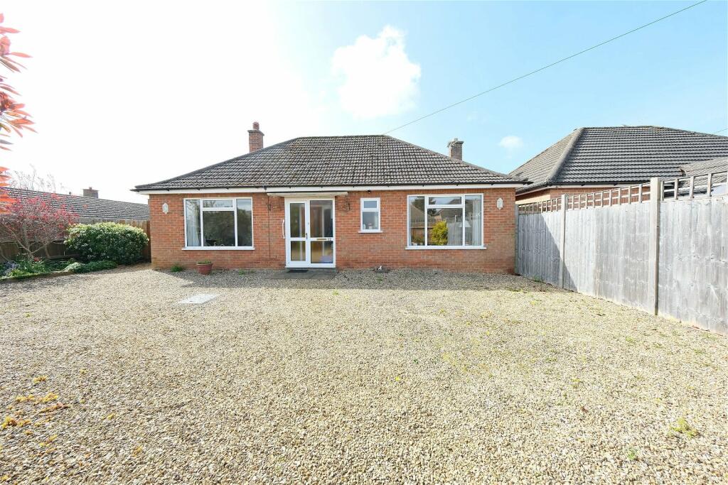 2 bedroom detached bungalow for sale in Braunston Road, Oakham, LE15