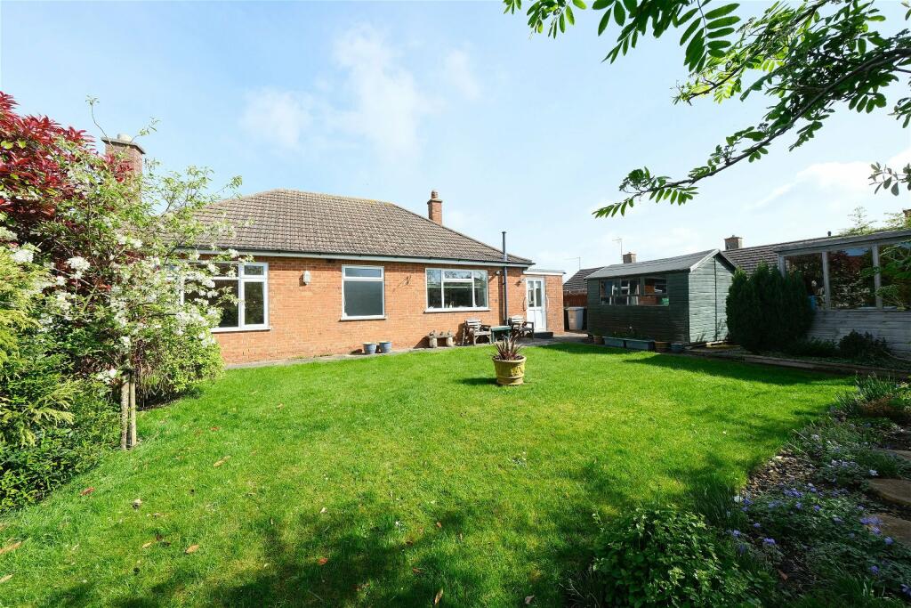 2 bedroom detached bungalow for sale in Braunston Road, Oakham, LE15