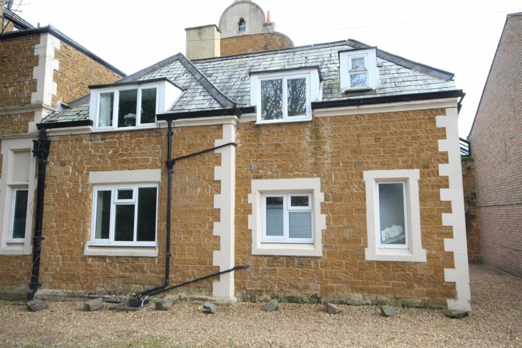2 bedroom flat for sale in Burton Hall Cottage, Burton Lazars, LE14