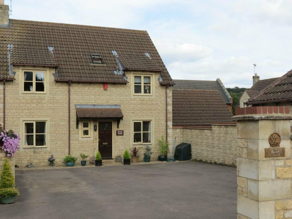 4 bedroom link detached house for sale in Glen Road, Castle Bytham, NG33