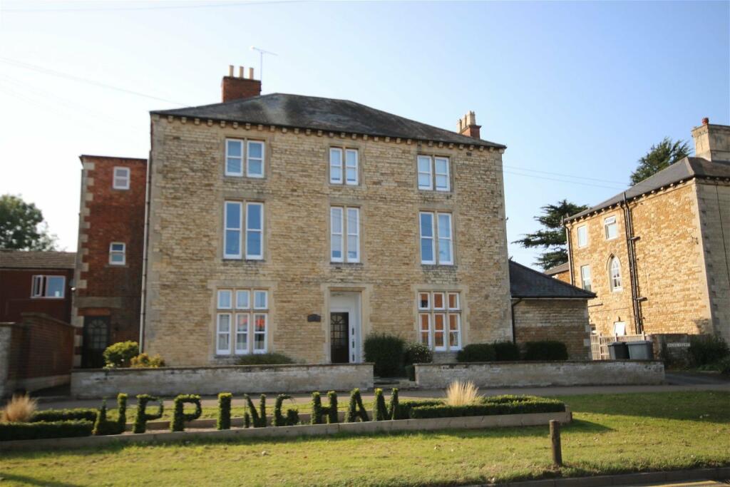 2 bedroom flat for sale in Richil House, Ayston Road, Uppingham, LE15