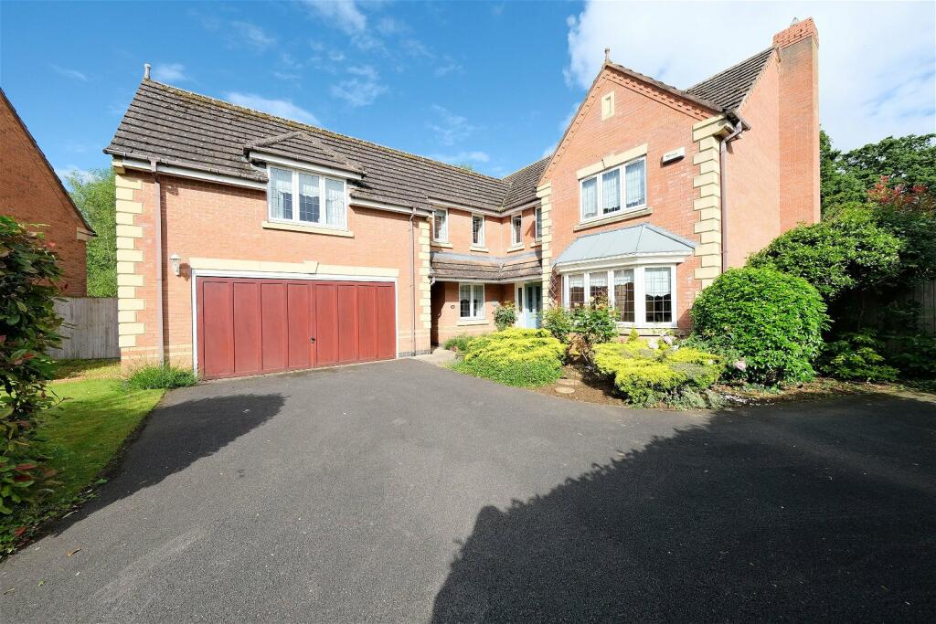 5 bedroom detached house for sale in Tolethorpe Close, Oakham, LE15