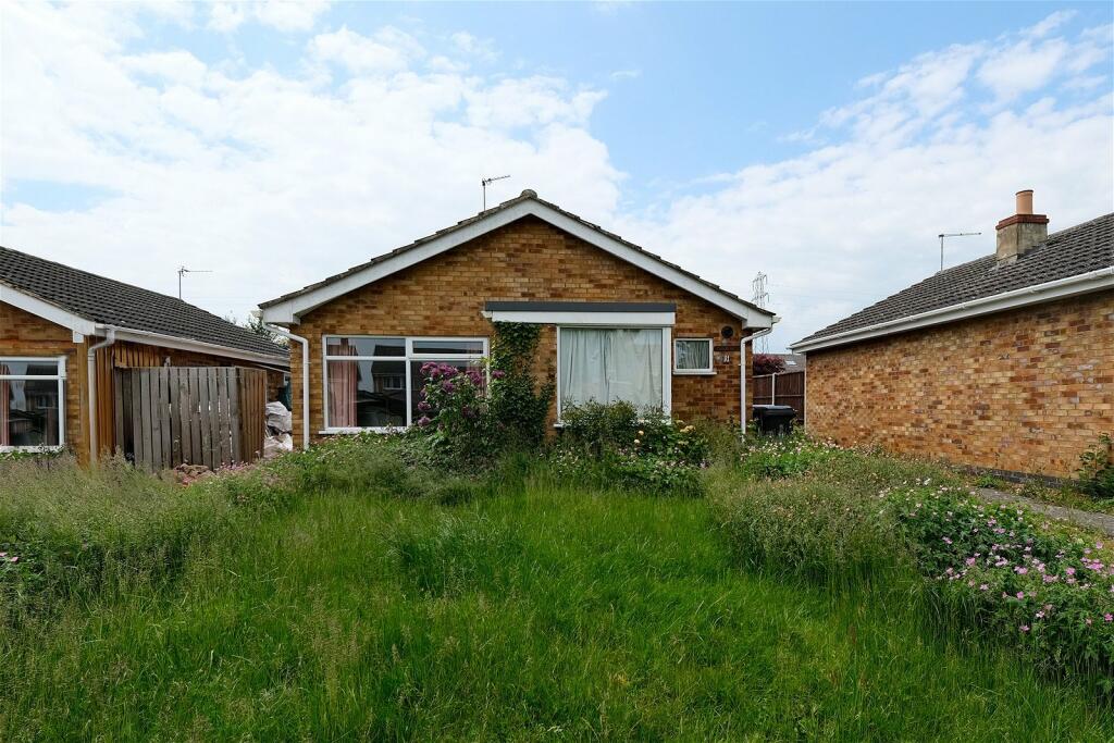 2 bedroom detached bungalow for sale in Glebe Way, Oakham, LE15