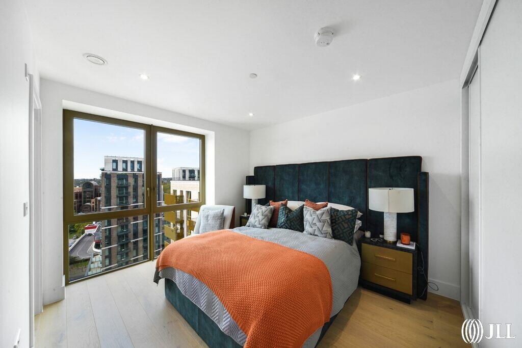 2 bedroom apartment for sale in Capital Interchange Way Brentford TW8