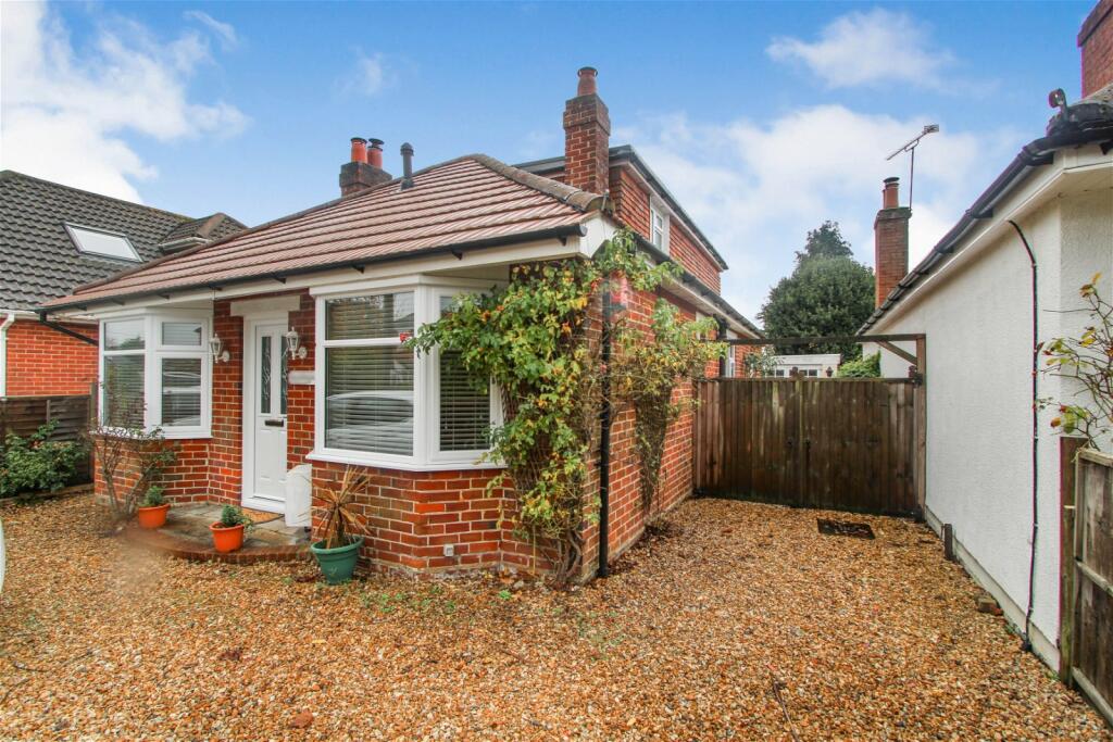 4 bedroom detached house for sale in Thornbury Avenue, Blackfield