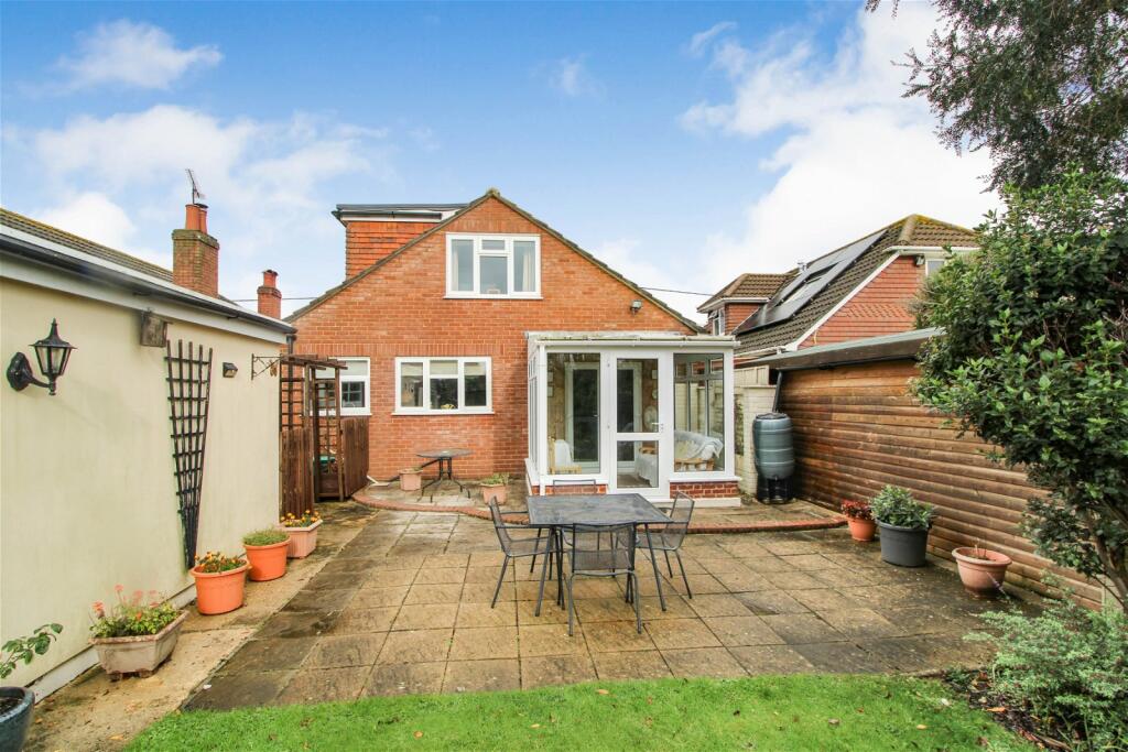3 bedroom detached house for sale in Thornbury Avenue, Blackfield