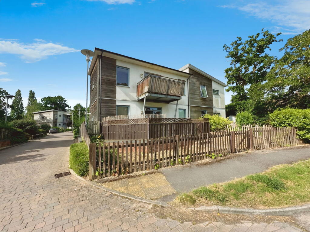 Main image of property: Seward Green, Hythe, Southampton, SO45 6GQ