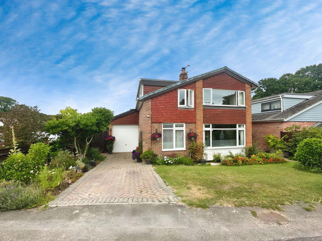 Main image of property: Curlew Close,Hythe,Southampton,SO45 3GD